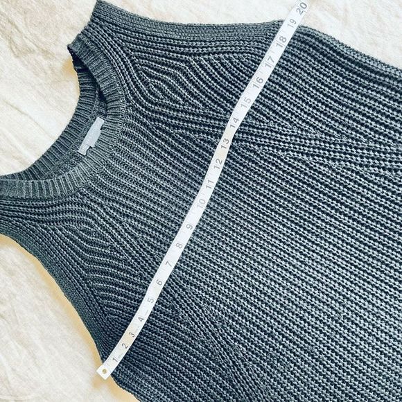 Chelsea & Theodore L black sleeveless sweater pullover scoopneck - Picture 3 of 12